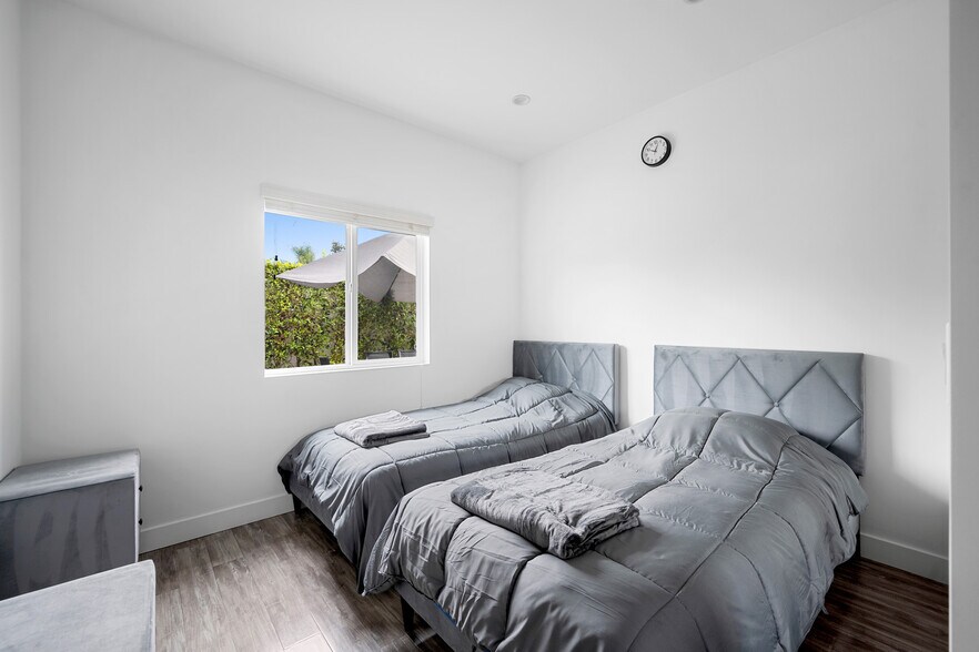 Building Photo - 13313 Wixom St