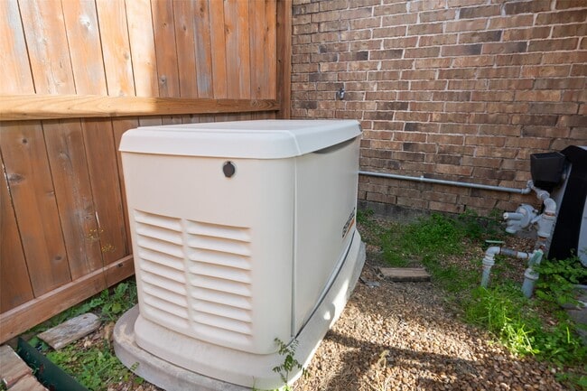 Building Photo - 14318 Red Creek Cove Ln