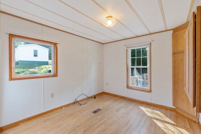 Building Photo - 239 Furniss Station Rd