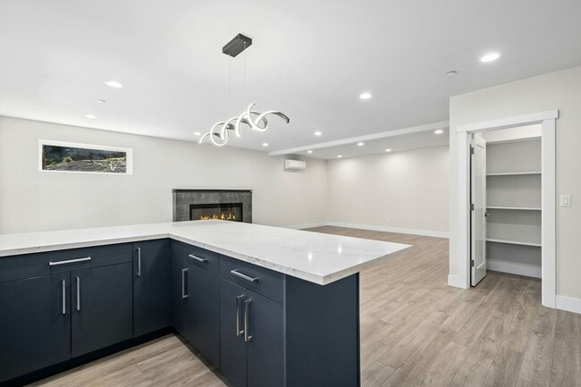 Building Photo - 5Bd/4.5Ba Bellevue House