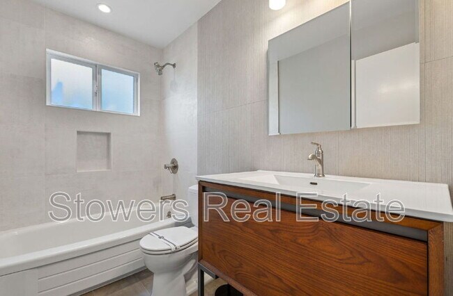 Building Photo - 1099 Larch Ave