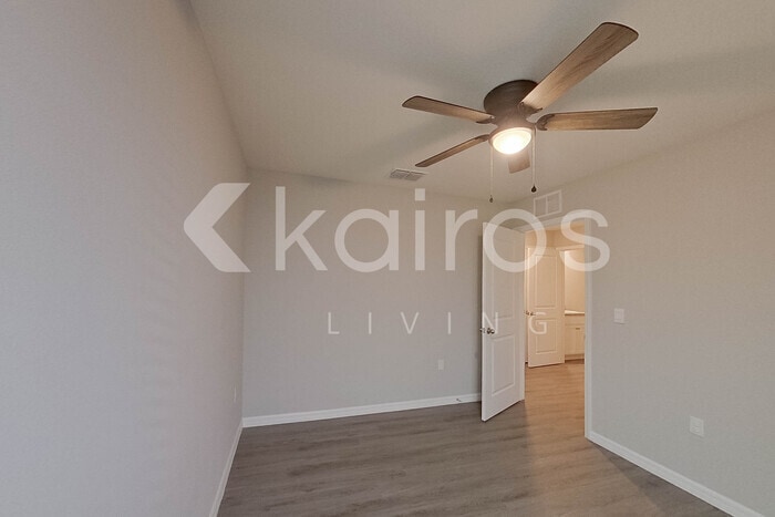 Building Photo - 8710 SW 44th Ct