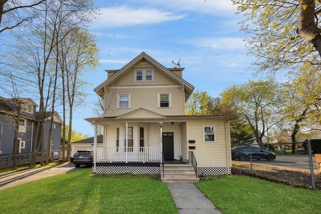 Building Photo - 460 Orchard St