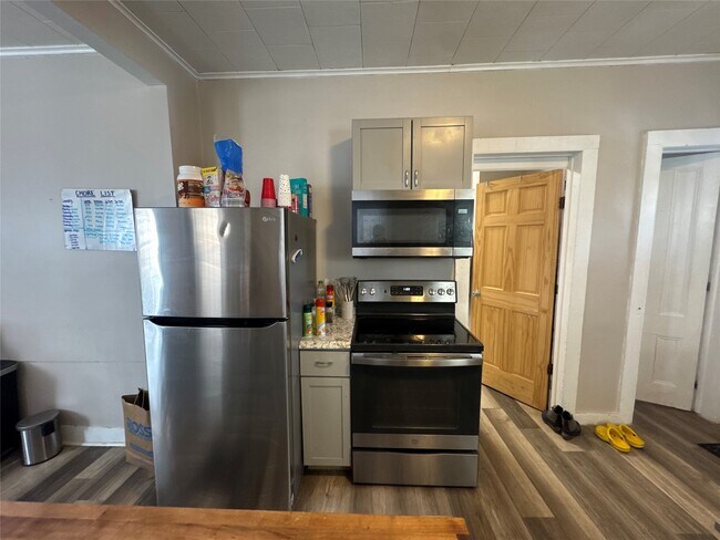 Building Photo - 44 Leroy St