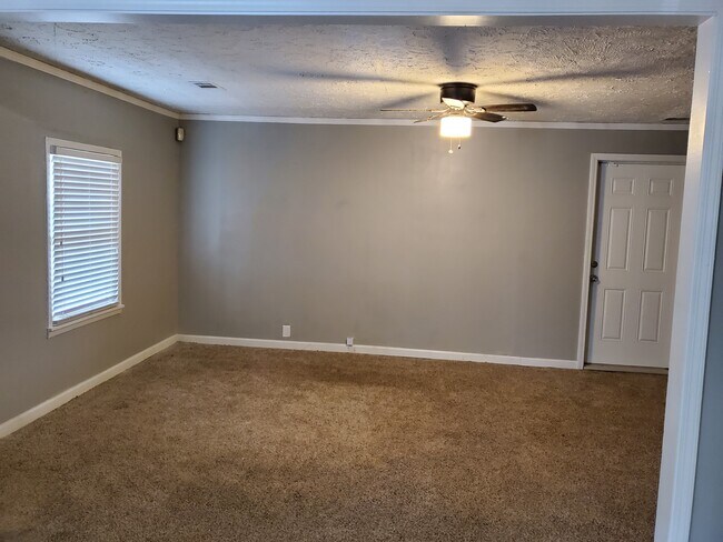 Building Photo - 317 Peachtree Dr