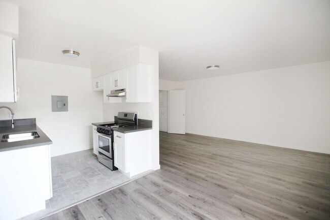 Interior Photo - Jordan 7248