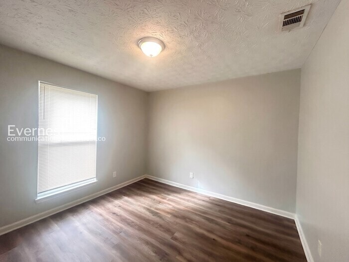 Building Photo - 2132 Briar Glen Ln SW