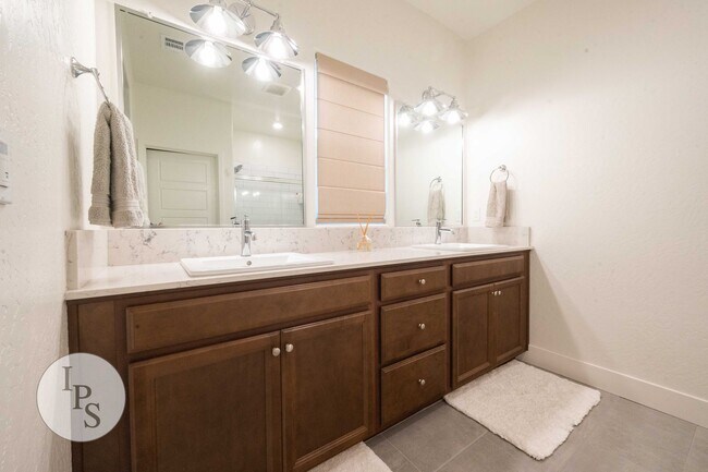 Building Photo - Madera Riverstone Home, 3BR/2BA, SOLAR, Community Pool, New Elementary School in Community!