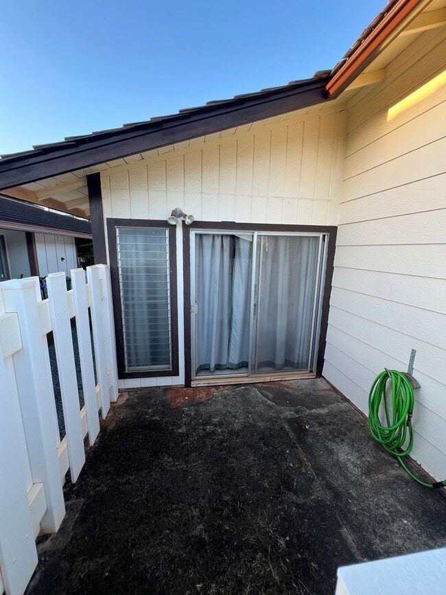 Building Photo - Single Level 3 bedroom / 2 bath house with a 2 car garage in Waipio **First Showing on Wednesday,...