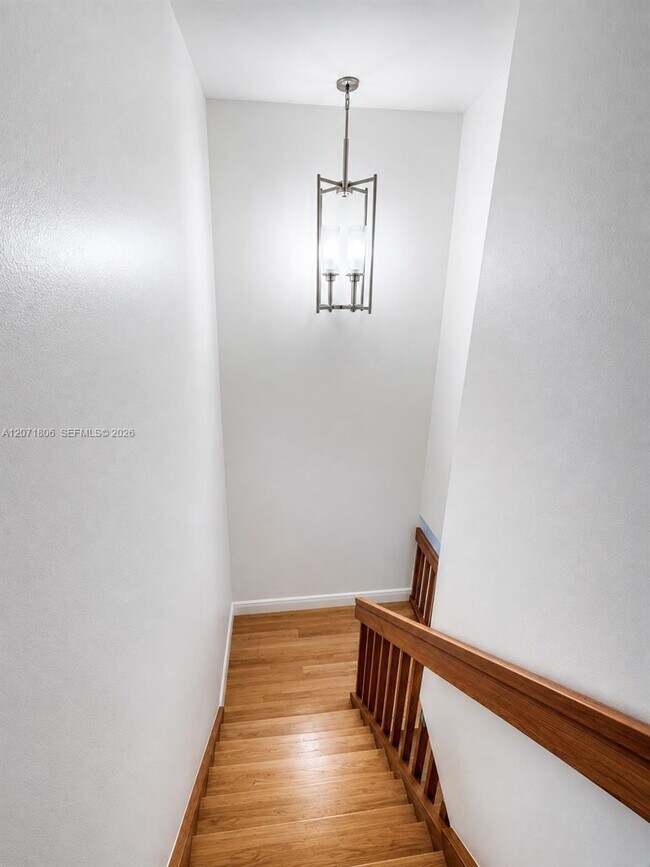 Building Photo - 2561 W 60th Pl