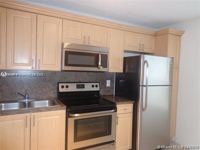 Building Photo - 2276 SW 81st Ave