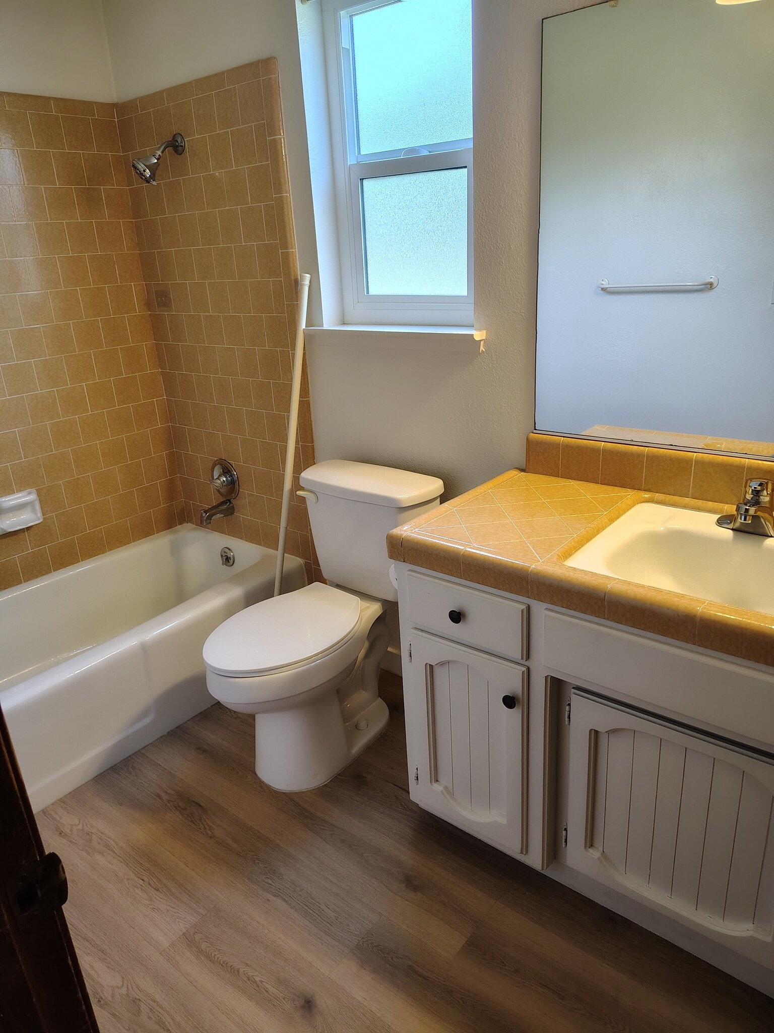 Downstairs Bath - 1100 S Edison St