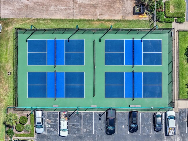 Building Photo - 5220 Seawall Blvd