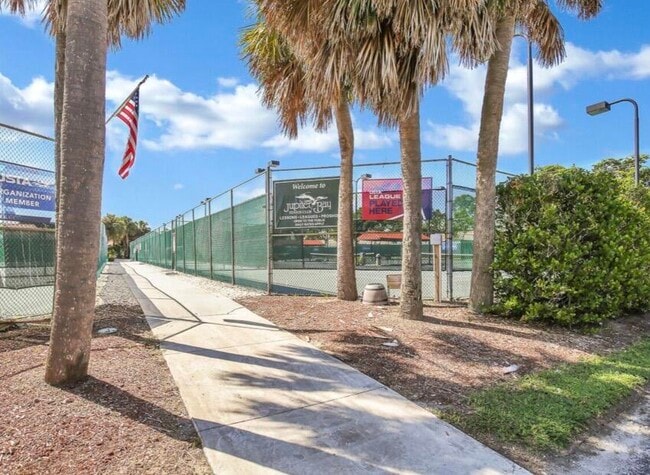 Building Photo - 353 S US Hwy 1