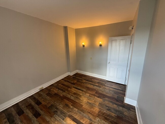 Building Photo - 410 Wolf Ave