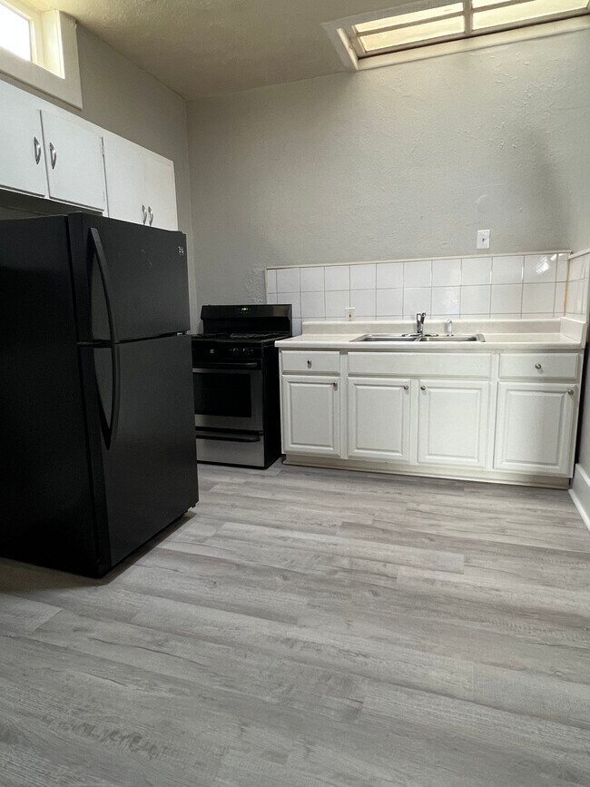 Building Photo - 2521 Peach St