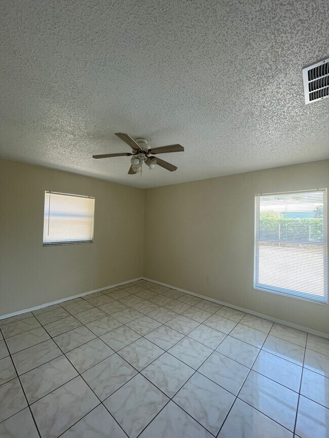 Building Photo - 3519 Benito Juarez Cir