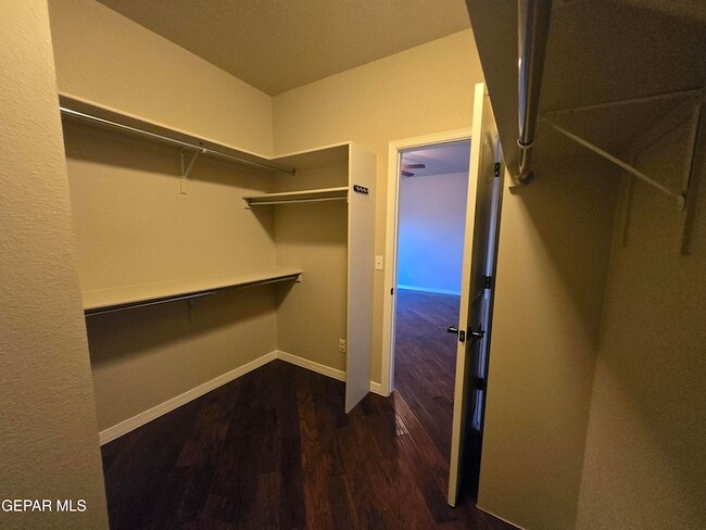 Building Photo - 6617 Cabana Del Sol Dr