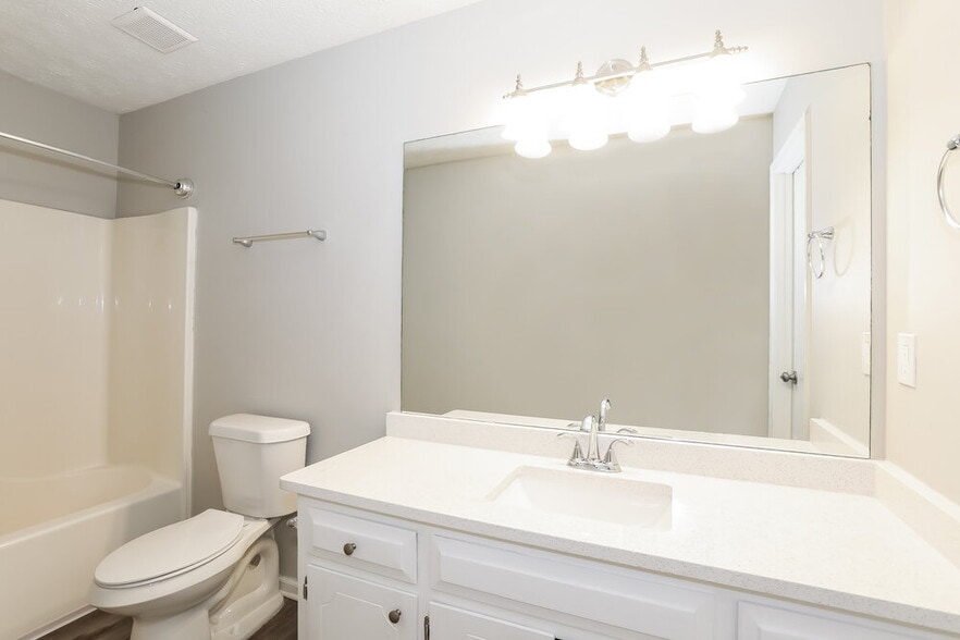 Building Photo - 709 Fallowfield Dr