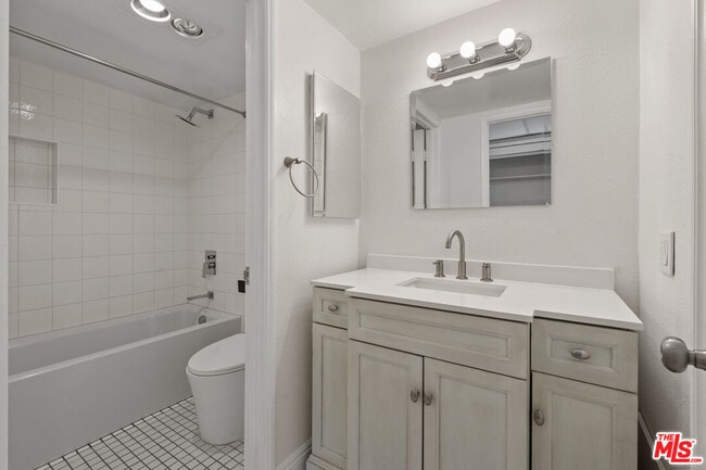 Building Photo - 4800 Maytime Ln