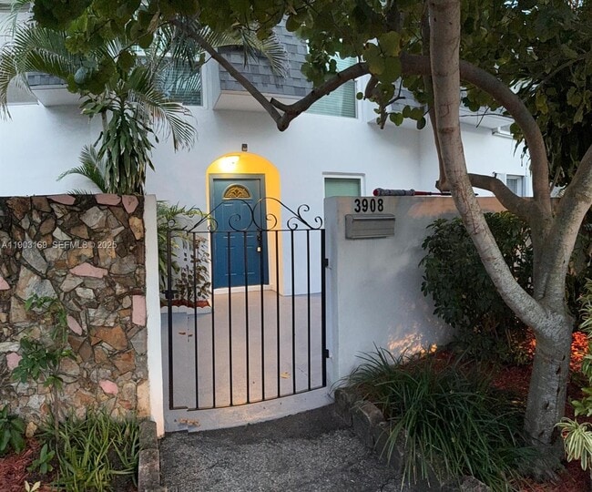 Building Photo - 3908 SW 67th Terrace