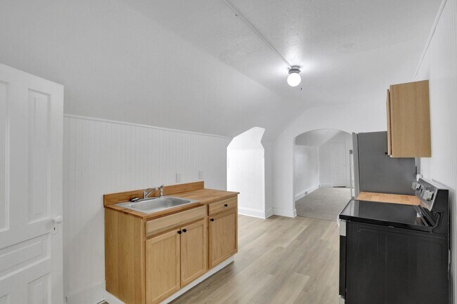 Building Photo - Cozy 1-Bedroom Unit in the heart of Spokane