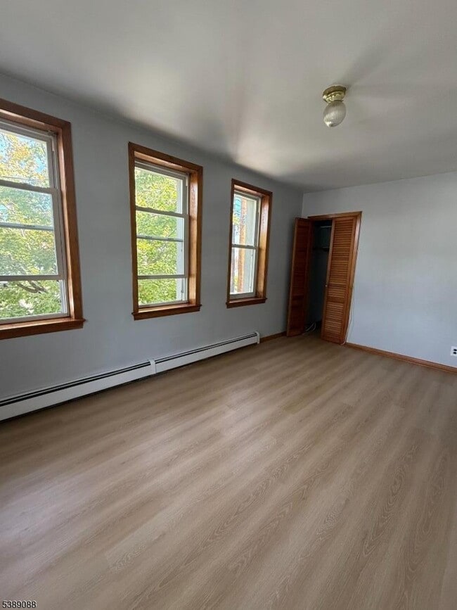 Building Photo - 728 3rd Ave