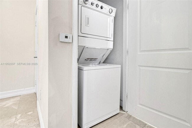 Building Photo - 1945 S Ocean Dr