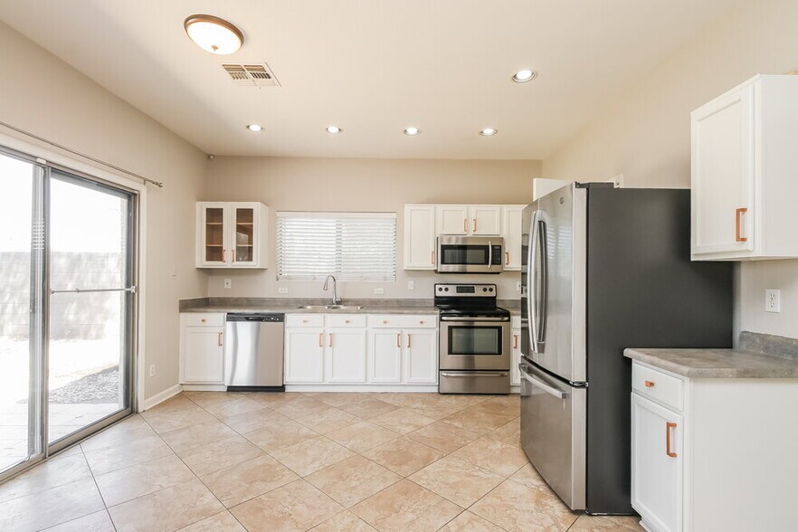 Building Photo - 11552 E Flower Cir