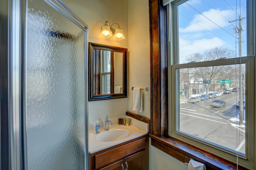 Building Photo - 1253 Williamson St