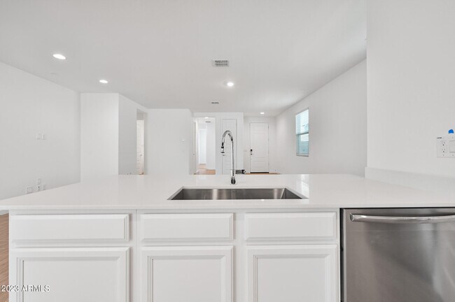 Building Photo - 12617 W Kaler Dr