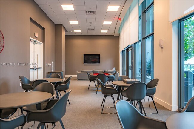 Building Photo - 1600 NE 1st Ave