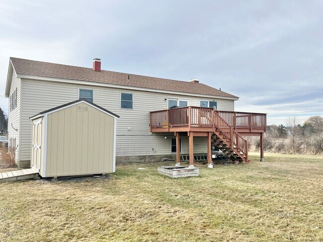 Building Photo - 3 Bedroom Home in South Burlington VT Available 5/1 or anytime in April!