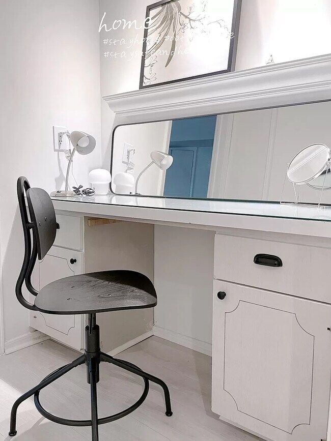 Vintage chair stay in the condo - 7718 Royal Ln