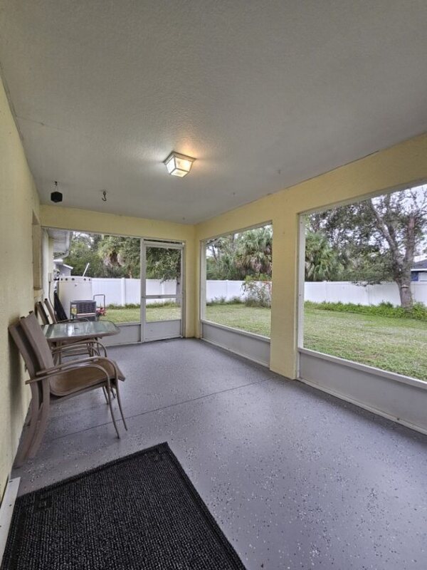 Building Photo - 3616 Spinner Ave