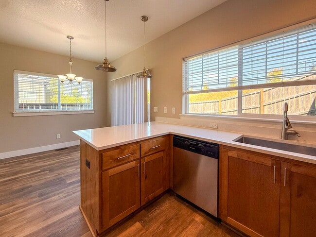 Building Photo - BIGFIR1069-1071
