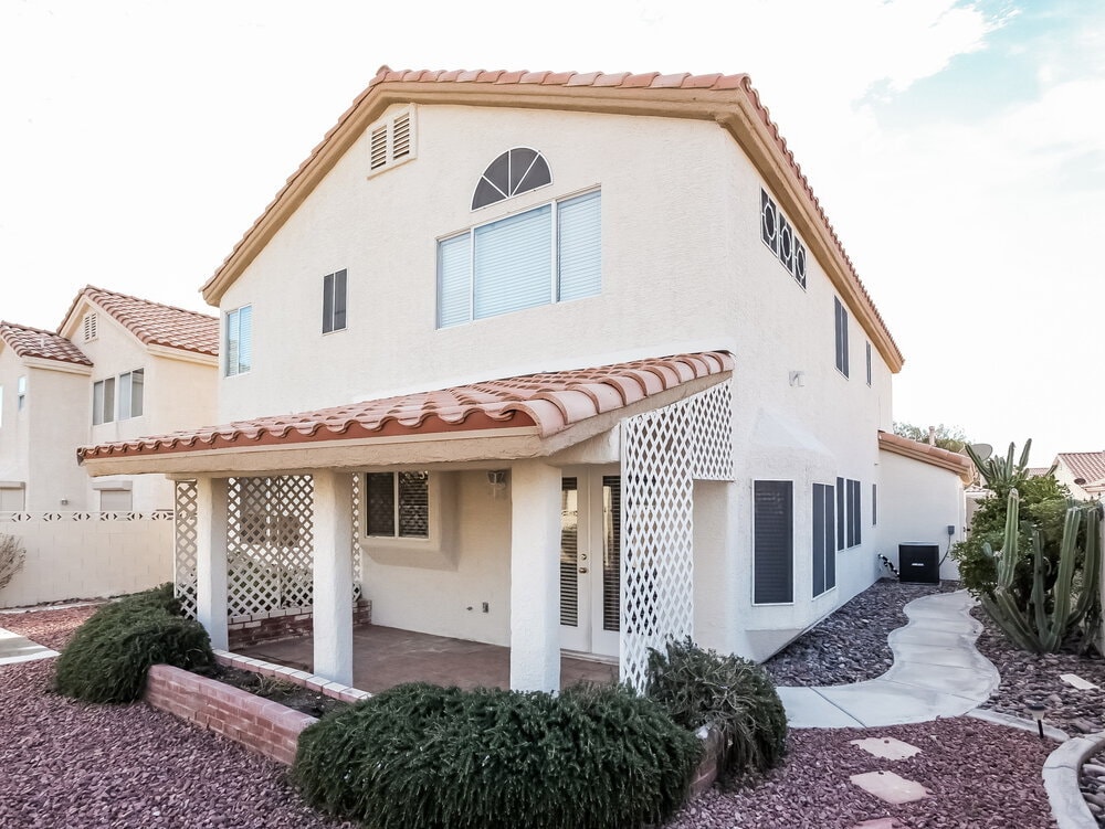 Building Photo - 1832 Fan Fare Dr