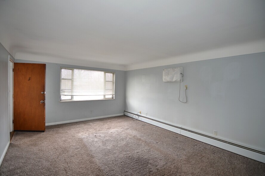 Building Photo - 5846 Robison Rd