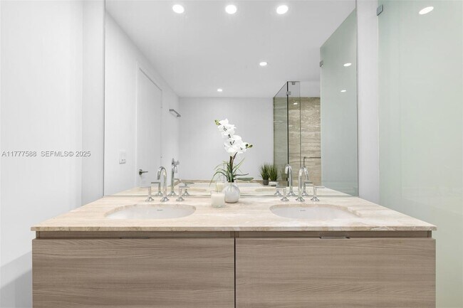 Building Photo - 2900 NE 7th Ave