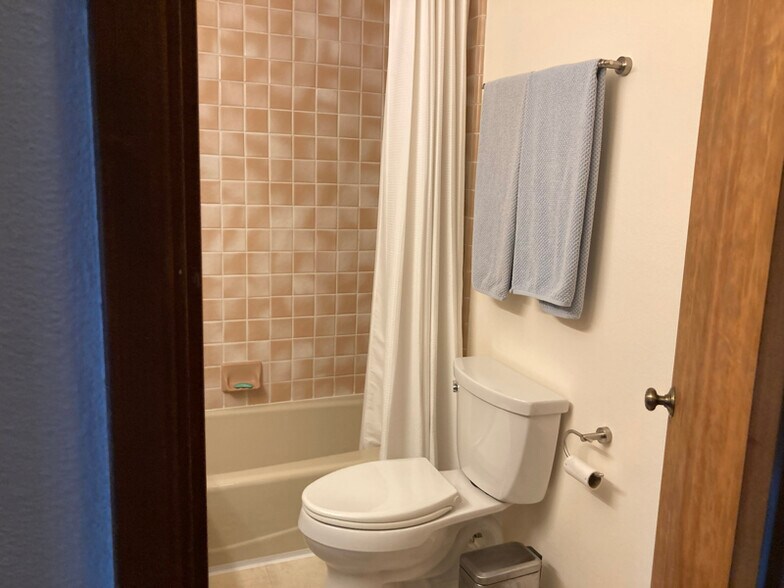 Building Photo - 635 Via Casa