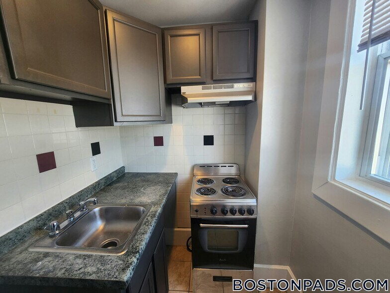 Building Photo - 50 Franklin St