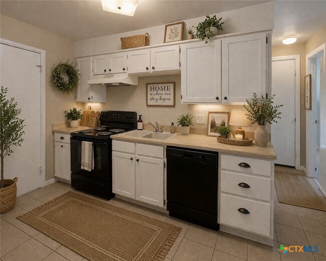 Building Photo - 606 Westview Cir