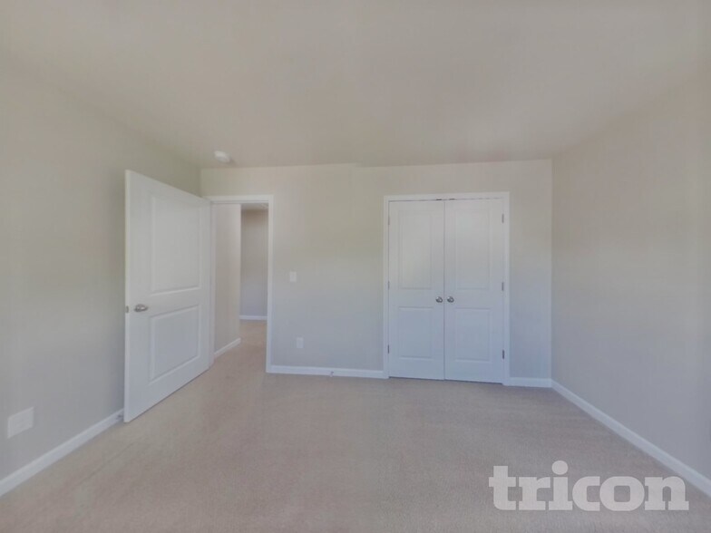 Building Photo - 142 Spring Knoll Dr