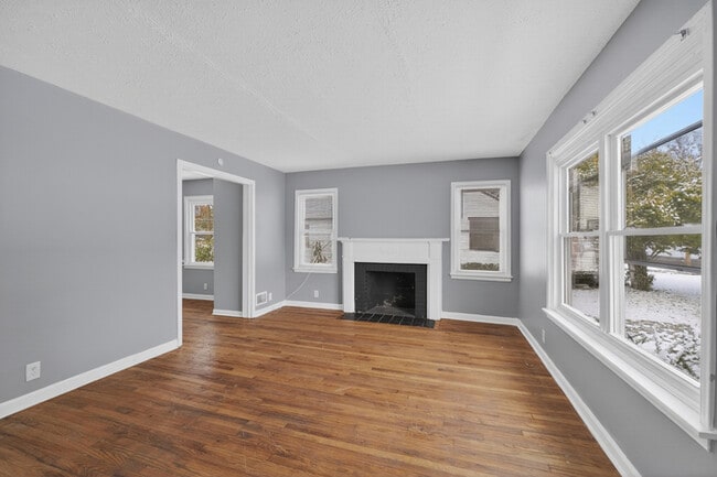 Building Photo - Updated 3-bed Home By Wes Montgomery Park