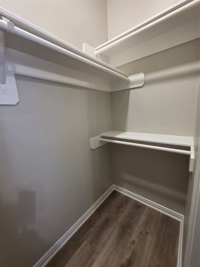 Building Photo - 2219 Lakewind Ln