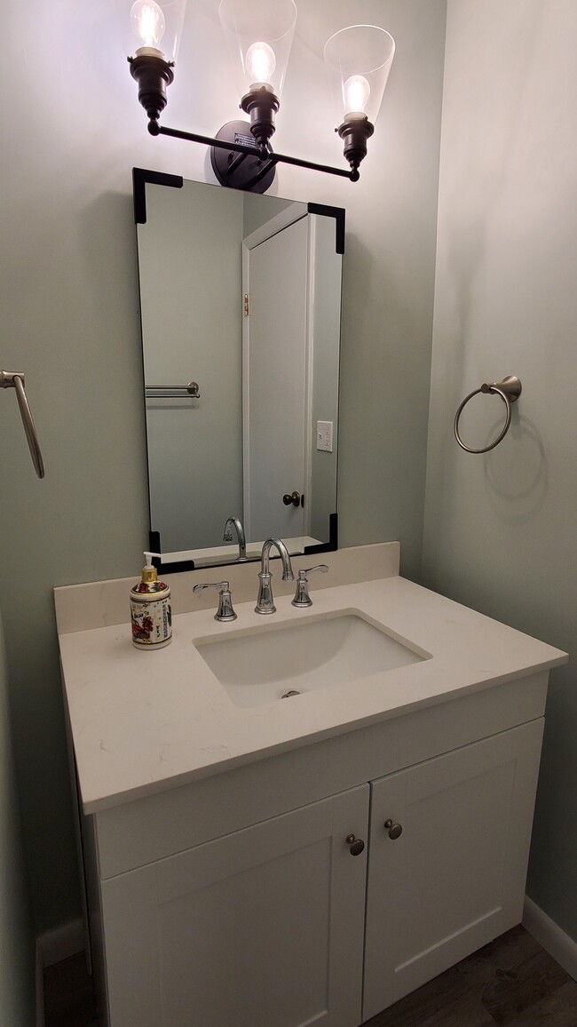 Building Photo - 1675 Cedarwood Dr