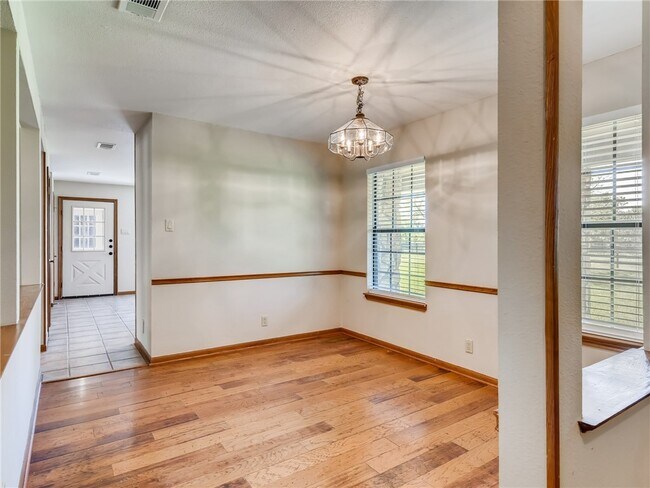 Building Photo - 10511 Hibbs Ln
