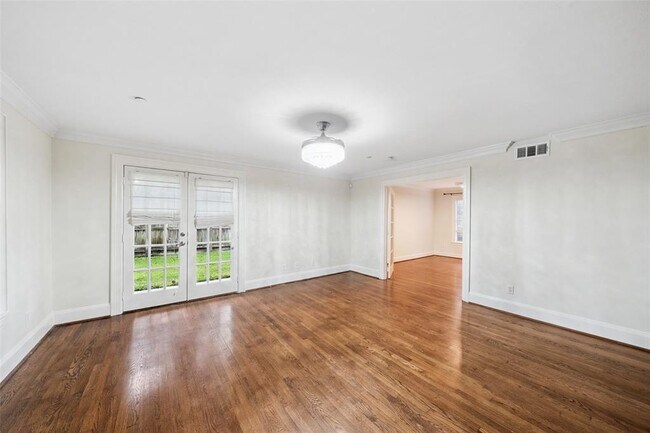 Building Photo - 1621 Heights Blvd