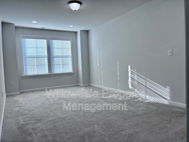 Building Photo - 1056 Midvale Ave