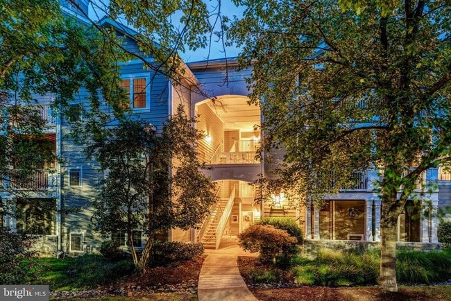 Building Photo - 1700 Lake Shore Crest Dr